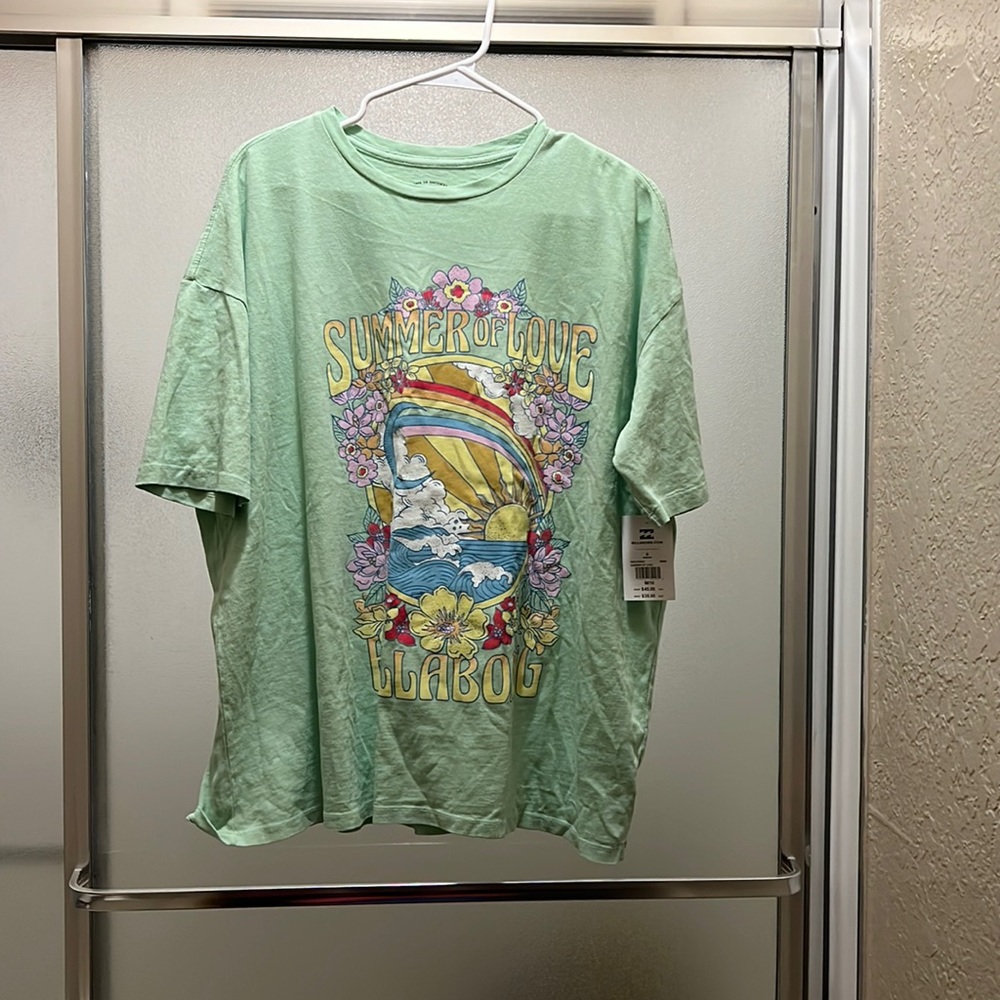 Median new brand Billabong shirt. Color light green